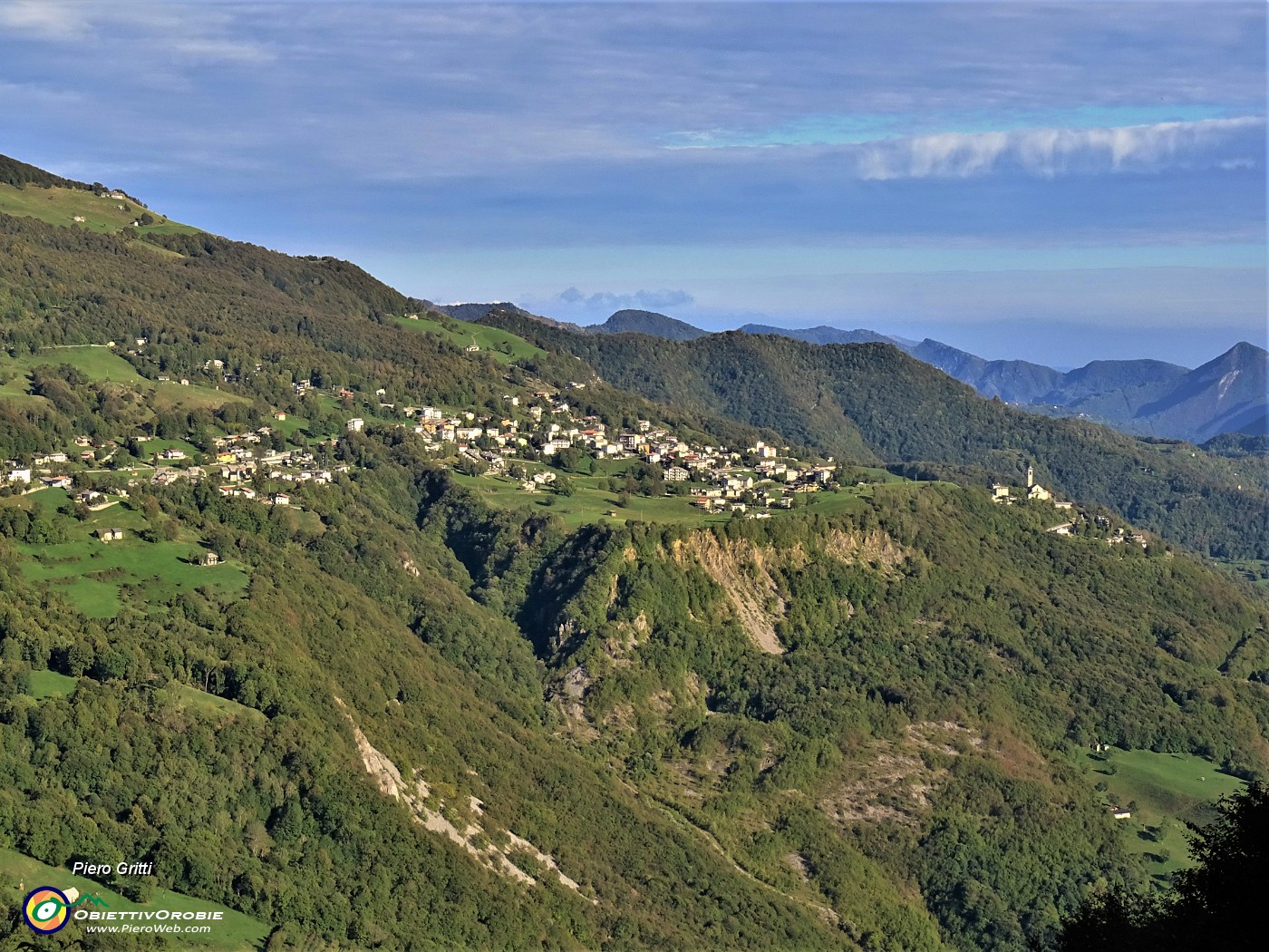 64 Zoom su Fuipiano Valle Imagna.JPG